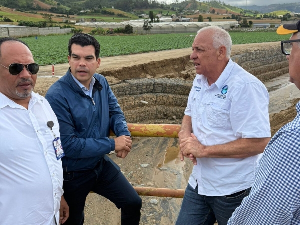 Autoridades eval&uacute;an condiciones del r&iacute;o Tireo para garantizar abastecimiento de agua potable