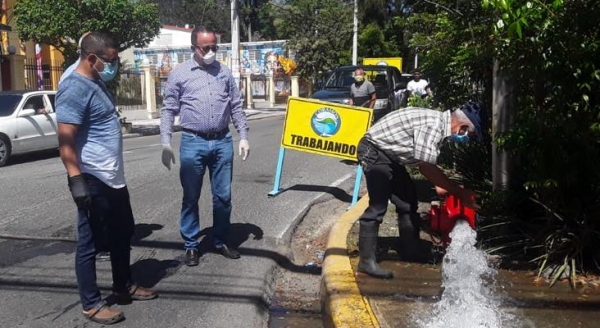 CORAMON Realiza reparación de hidrantes para facilitar trabajos a brigadas.