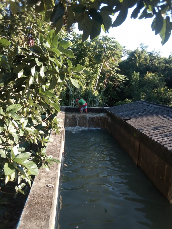 Técnicos de CORAMON acondicionan toma de agua